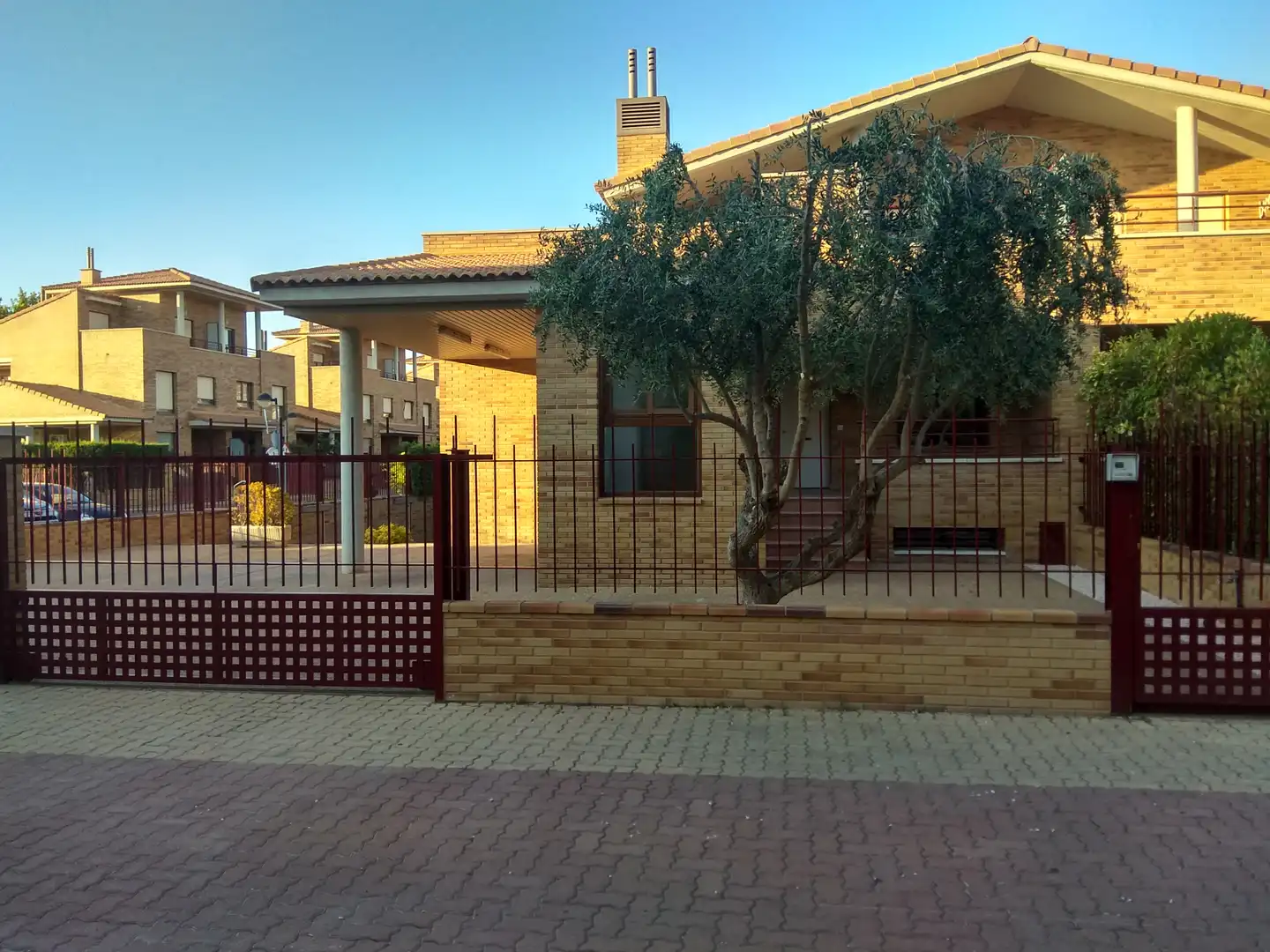 Exterior view of Houses for sale in Zaragoza  with Air Conditioner, Private garden and Parquet flooring