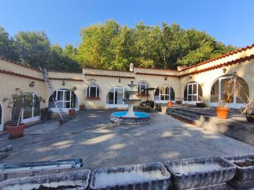 Villa con balcone in vendita a Coles