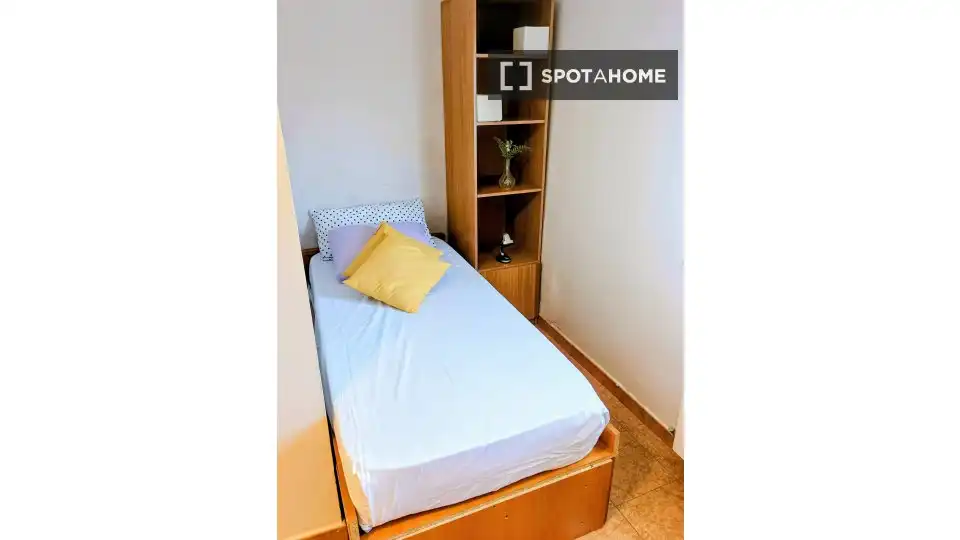 Schlafzimmer von Wohnung zur untervermieten in Sant Cugat del Vallès mit Klimaanlage, Heizung und Terrasse
