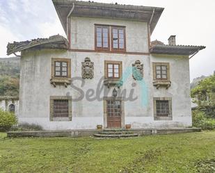 Vista exterior de Casa o xalet en venda en Oviedo  amb Jardí privat, Parquet i Terrassa