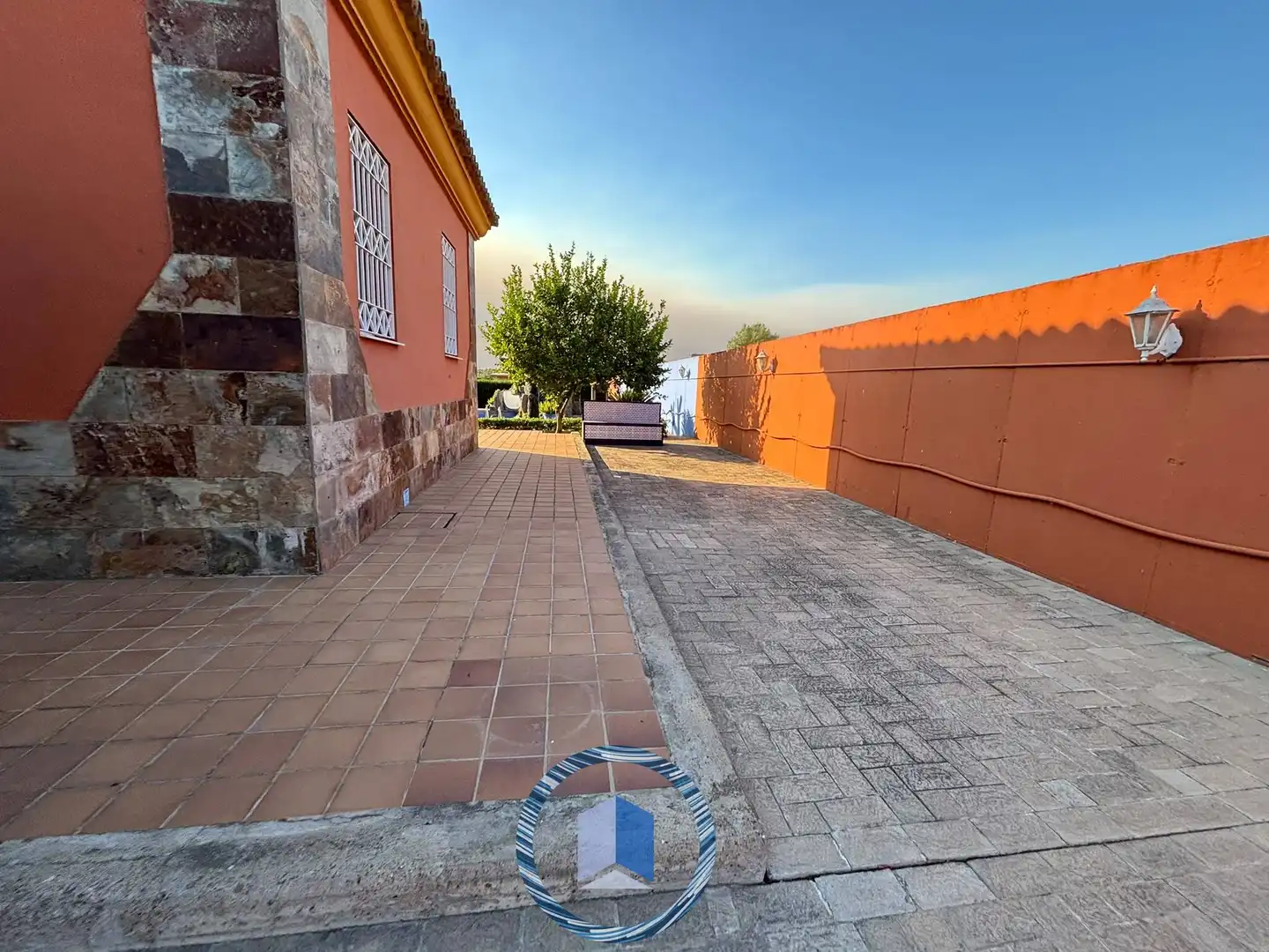 Vista exterior de Casa o chalet en venta en Alcalá de Guadaira con Aire acondicionado, Jardín privado y Terraza