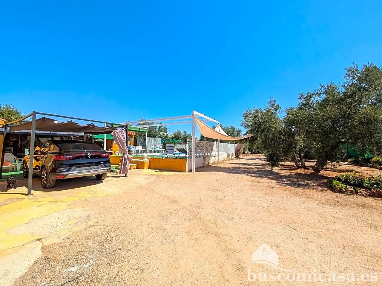 Vista exterior de Casa o xalet en venda en Linares amb Aire condicionat, Jardí privat i Traster
