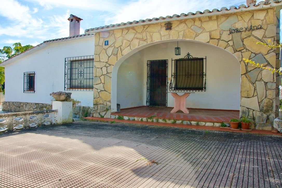 Vista exterior de Casa o xalet en venda en Dénia amb Aire condicionat