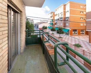 Exterior view of Flat for sale in  Granada Capital  with Terrace and Balcony