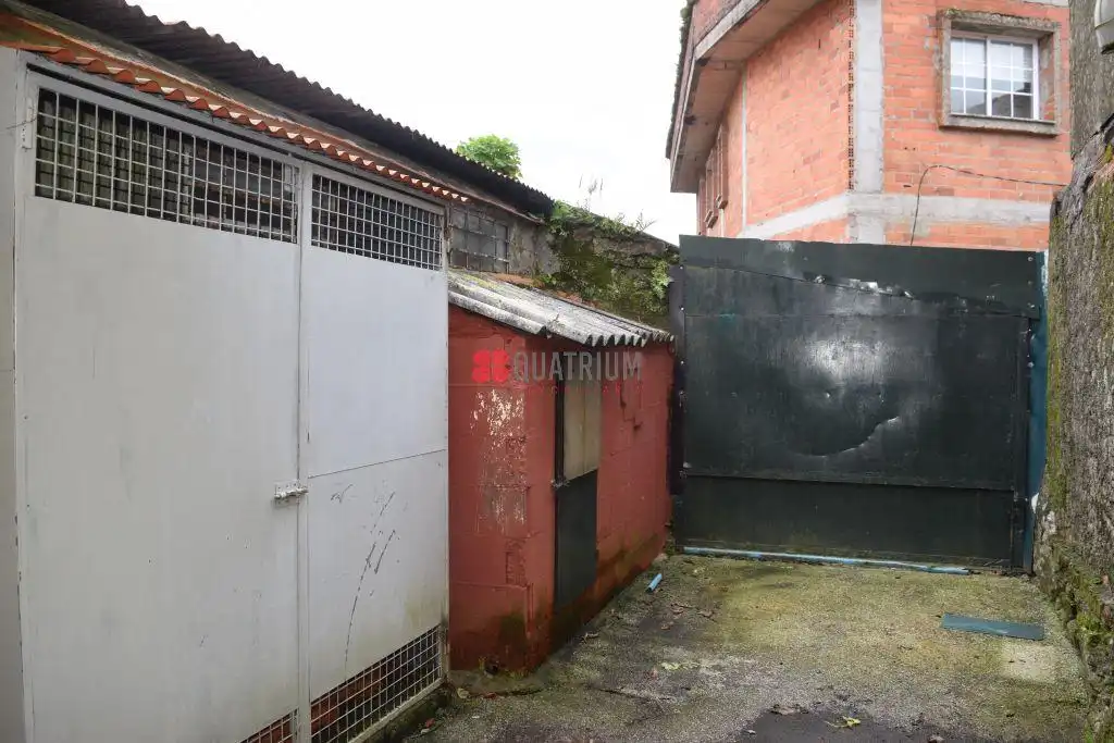 Aparcament de Casa o xalet en venda en Teo amb Jardí privat