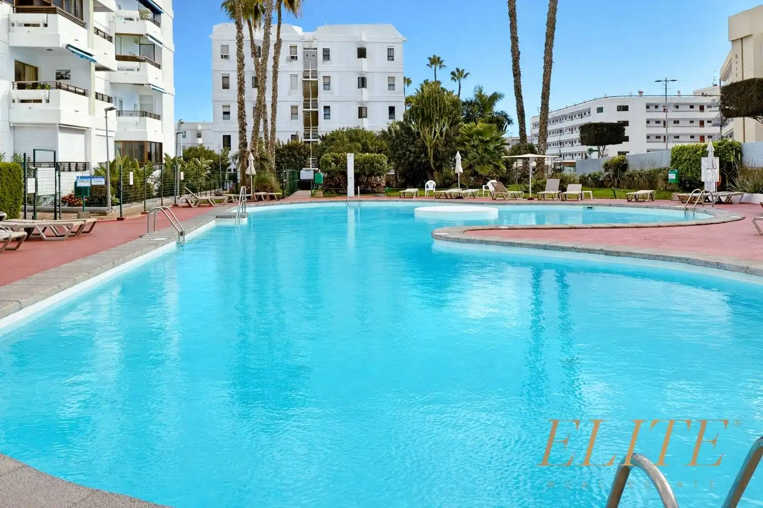 Piscina de Apartament en venda en San Bartolomé de Tirajana amb Aire condicionat, Jardí privat i Moblat