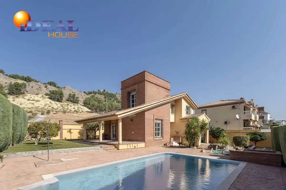 Villa mit Pool zum Verkauf in Calle Olivo