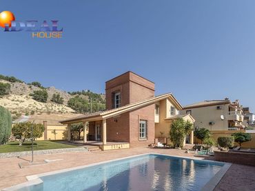 Villa mit Pool zum Verkauf in Calle Olivo
