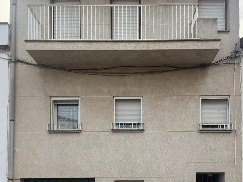 Casa aparellada en venda a Carrer de Tàrrega 54