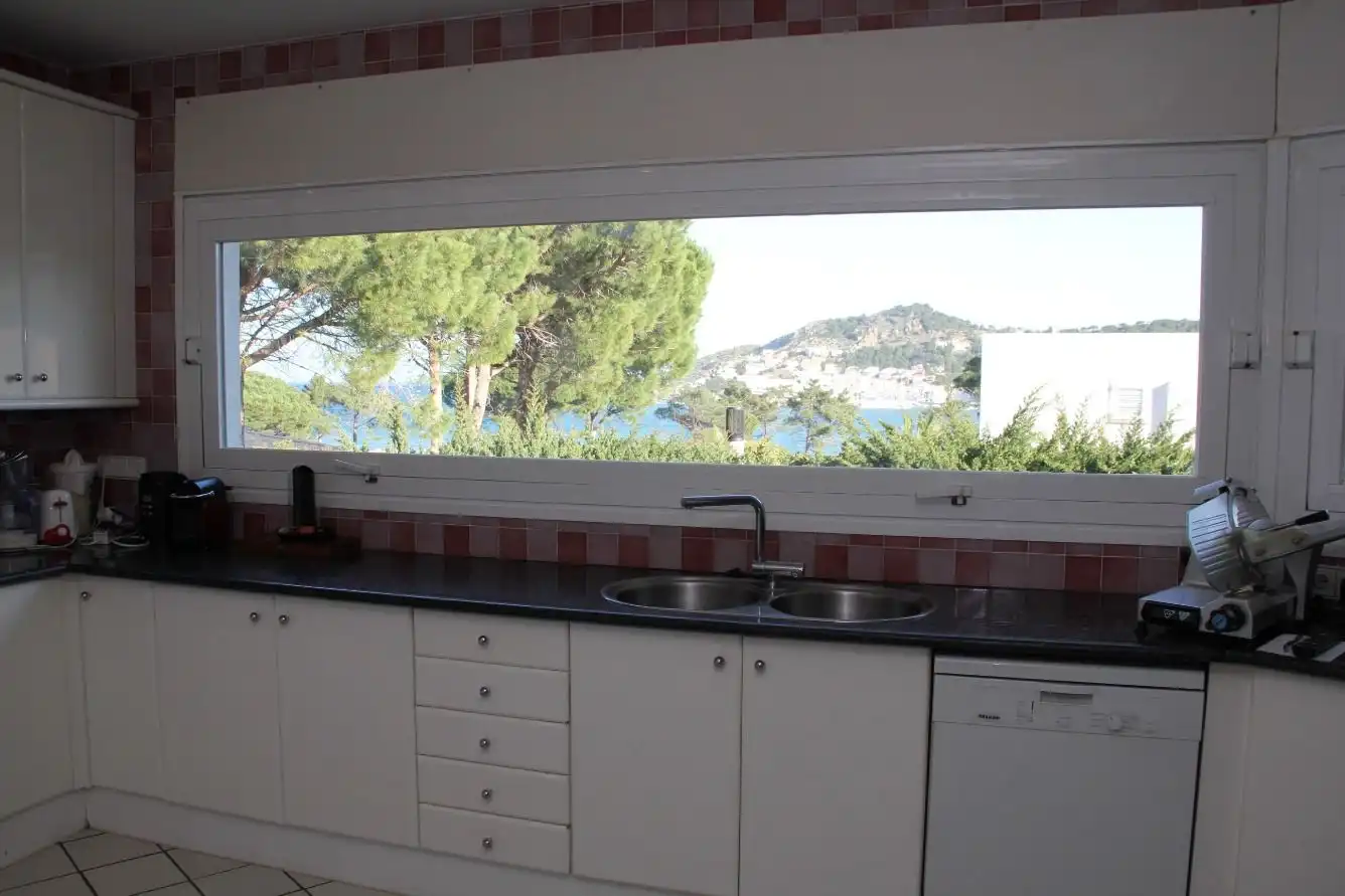 Cuina de Casa o xalet en venda en El Port de la Selva amb Aire condicionat, Calefacció i Jardí privat