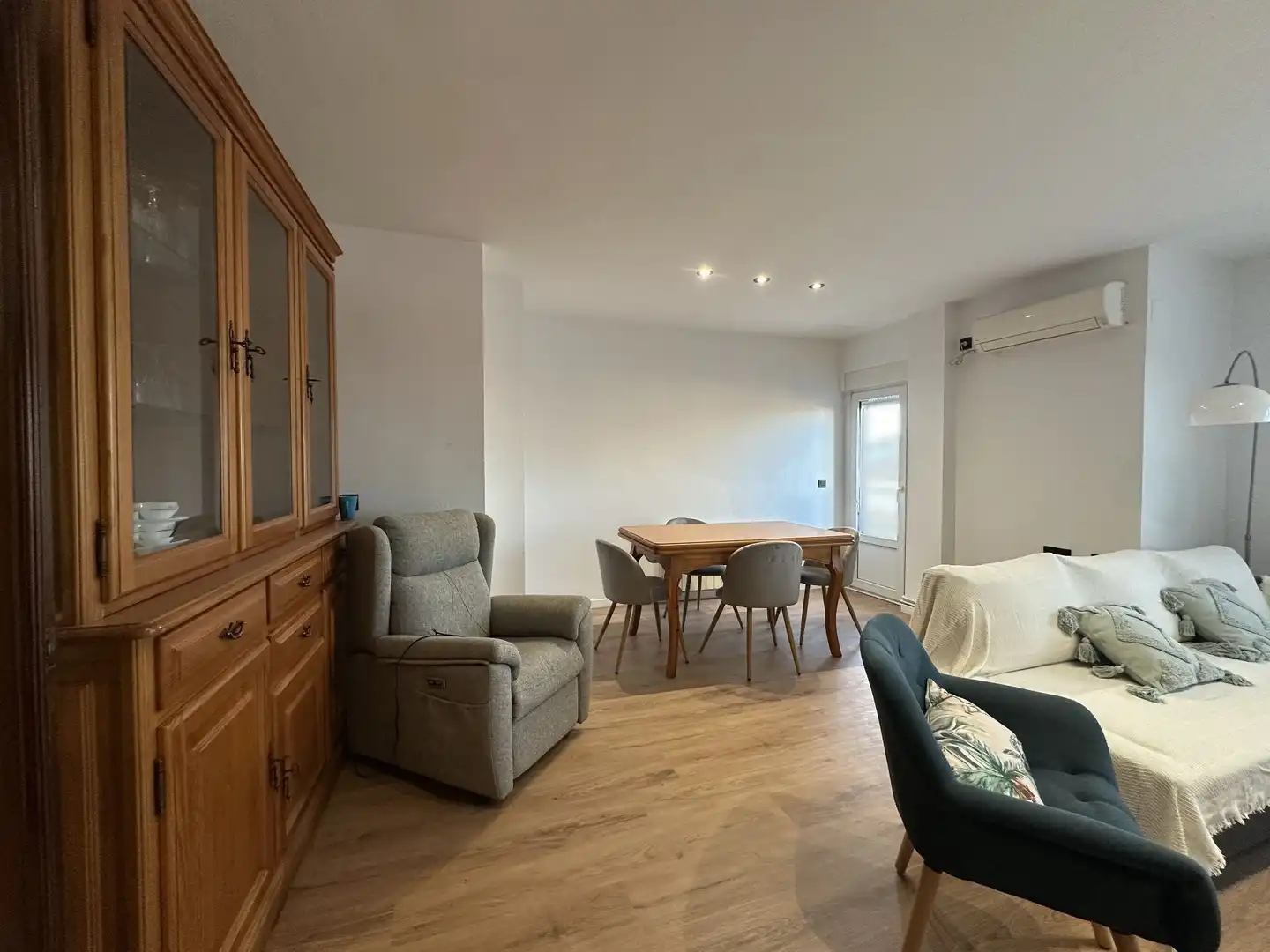 Living room of Flat for sale in Agullent  with Air Conditioner, Heating and Furnished