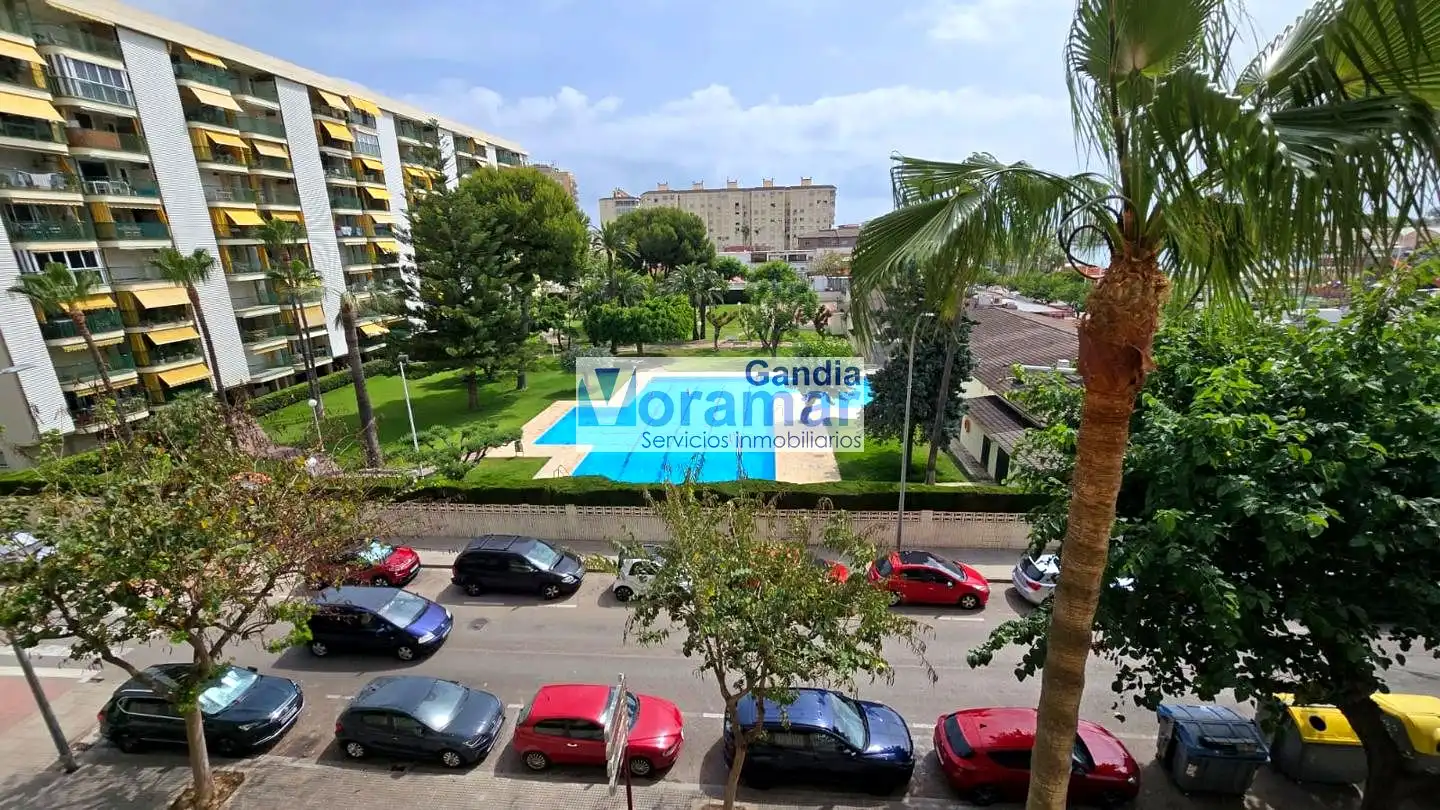 Vista exterior de Apartamento en venta en Gandia con Amueblado y Piscina comunitaria