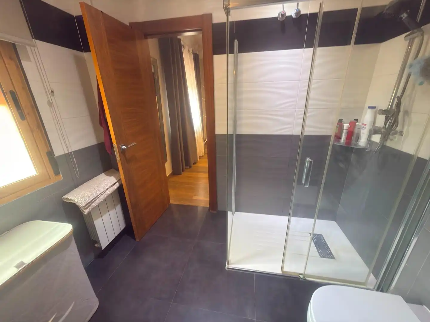 Bany de Casa o xalet en venda en Alicante / Alacant amb Aire condicionat, Calefacció i Jardí privat