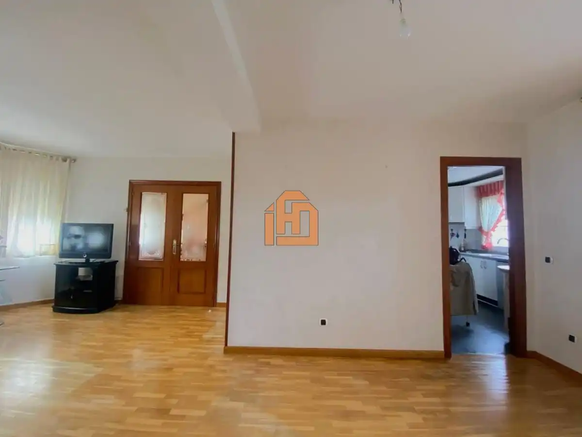Houses for sale in Sariegos  with Heating and Parquet flooring