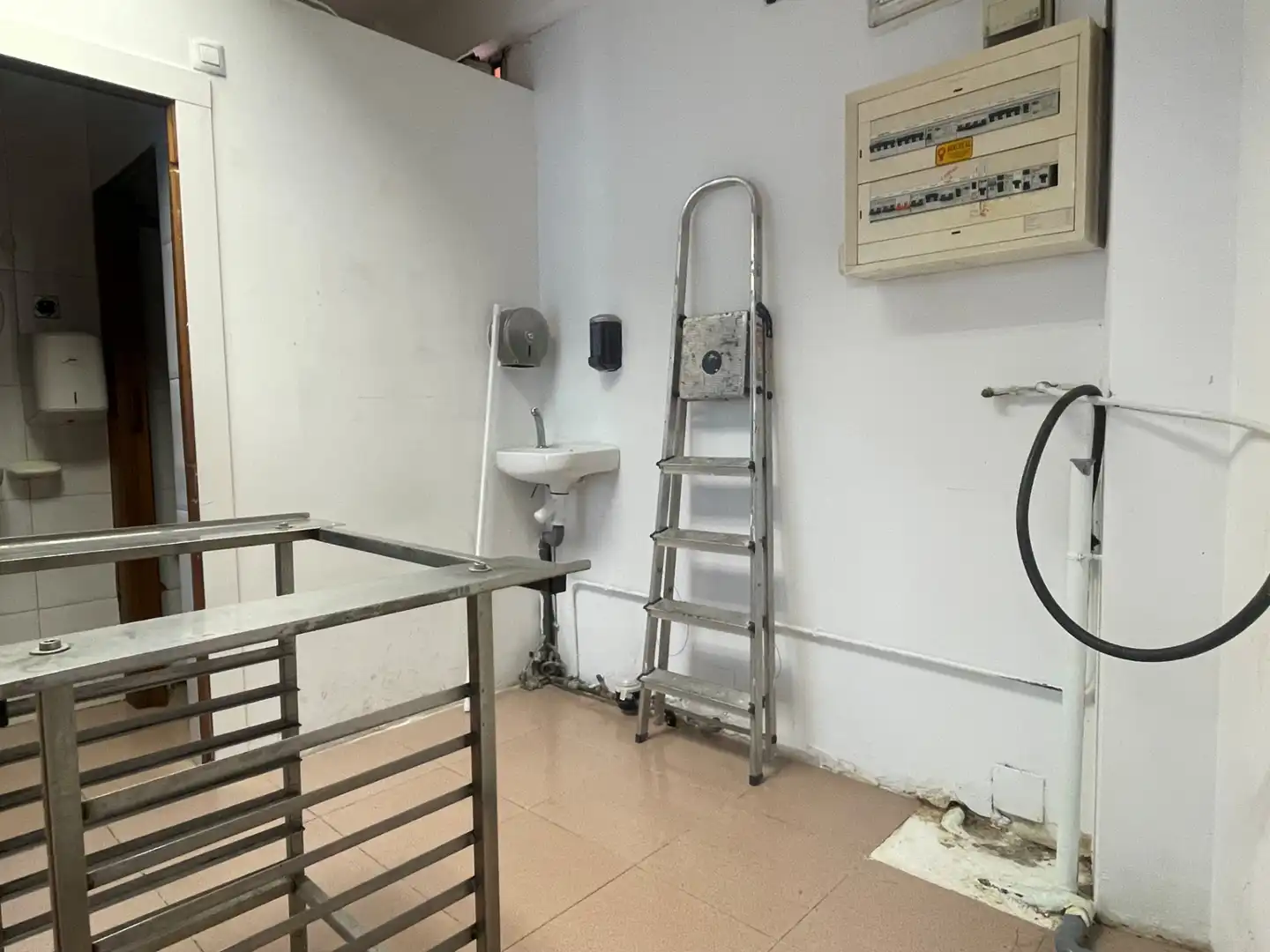 Bathroom of Commercial properties for rent in Alcalá de Henares  with Air Conditioner