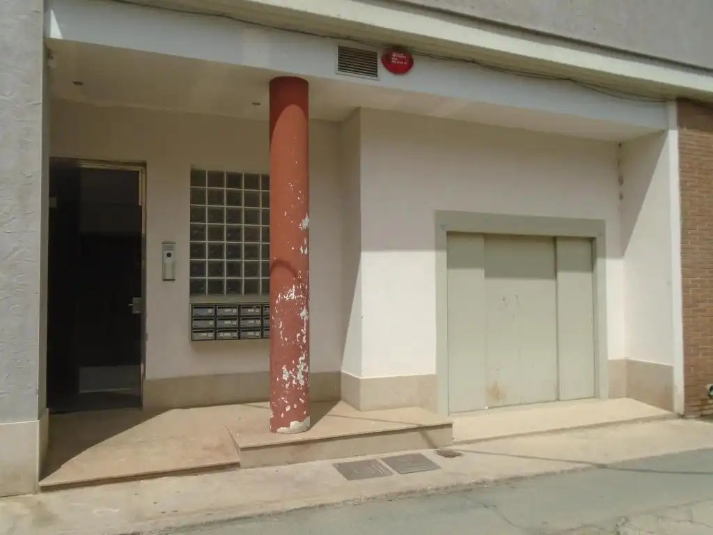 Außenansicht von Garage zum Verkauf in Santa Bàrbara