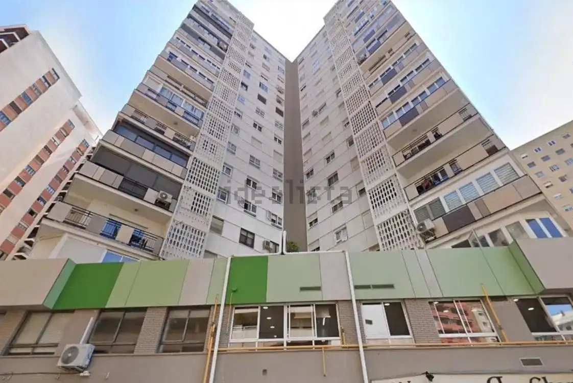 Exterior view of Flat for sale in  Valencia Capital  with Air Conditioner, Terrace and Furnished