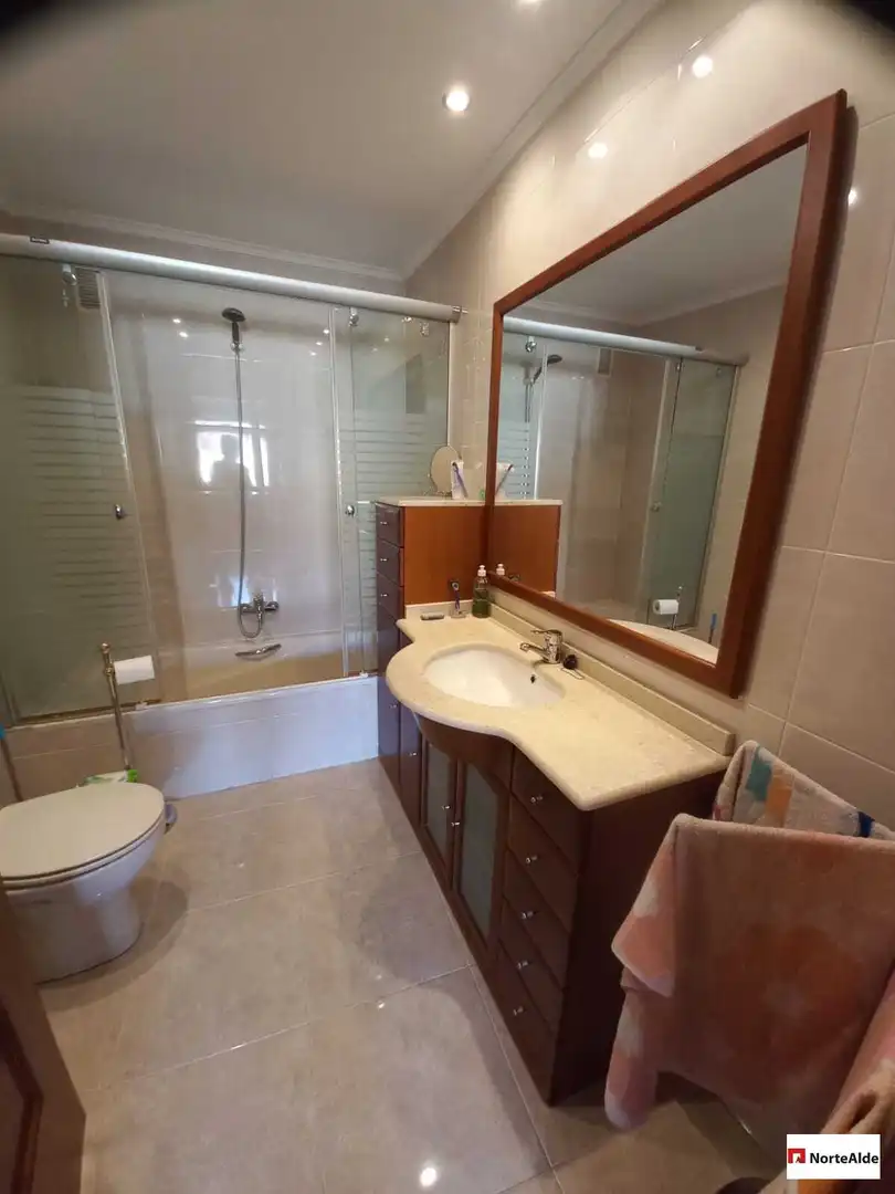 Baño de Piso en venta en Barakaldo  con Calefacción, Trastero y Balcón