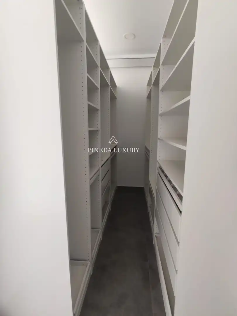 Houses for sale in Calle Sagunto, Corinto - Almarda