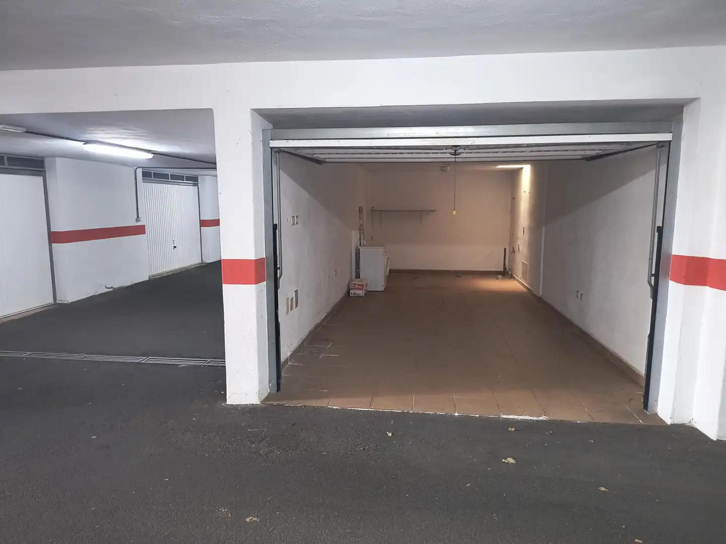Parkplatz von Einfamilien-Reihenhaus zum Verkauf in Puerto de la Cruz mit Abstellraum, Ofen und Balkon