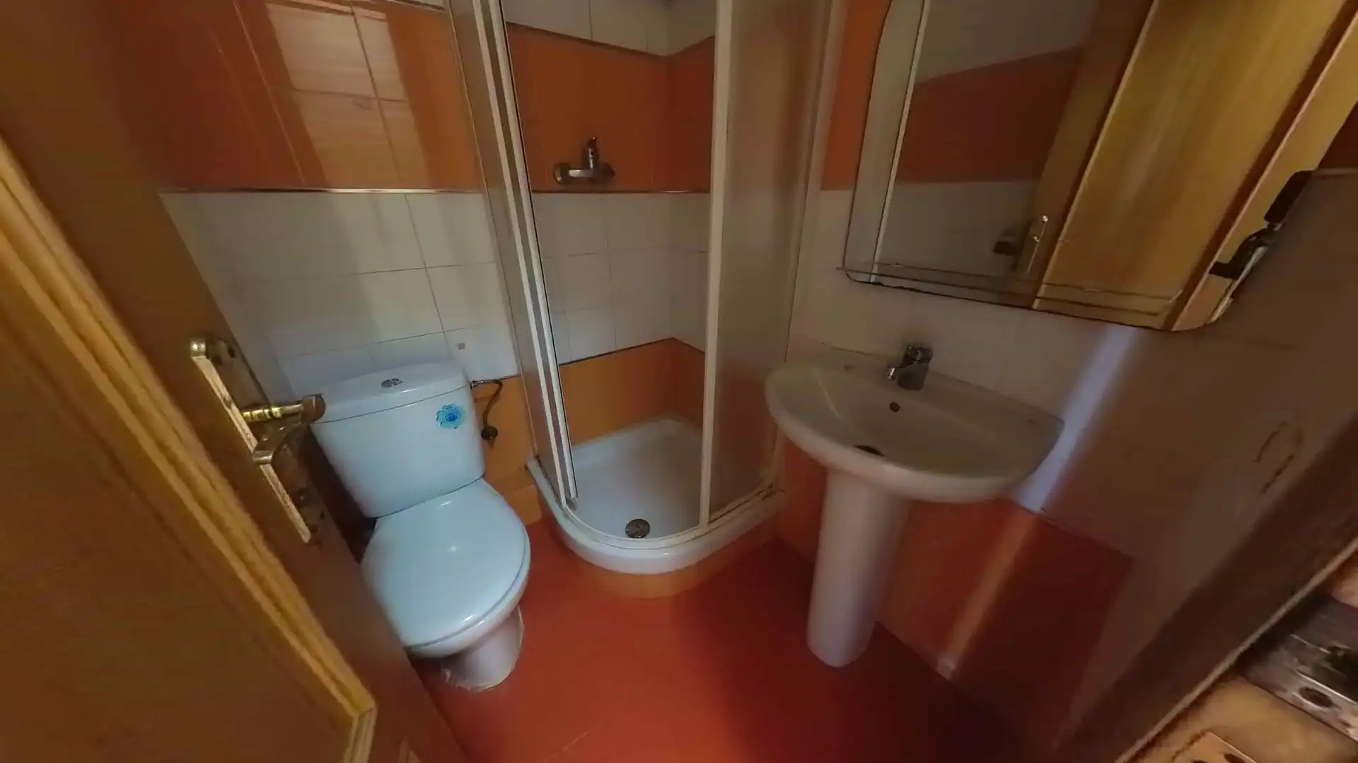 Bany de Pis en venda en Santa Coloma de Gramenet amb Balcó