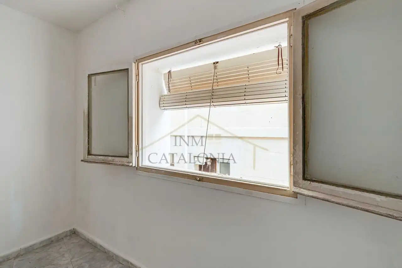 Exterior view of Flat for sale in Barcelona  with Alarm