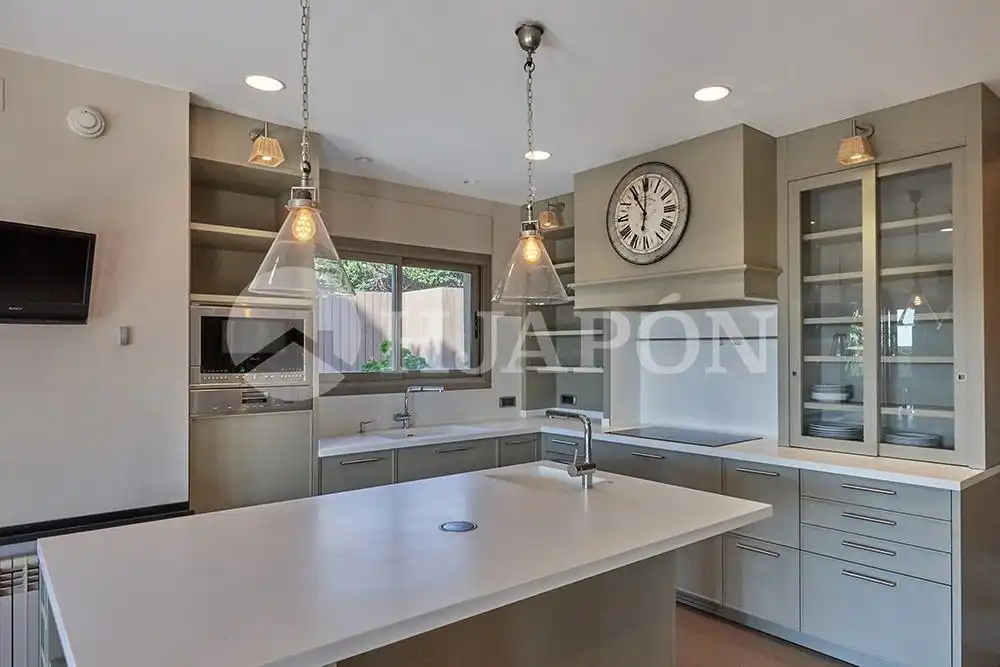 Cocina de Casa o chalet en venta en Alella con Aire acondicionado, Calefacción y Jardín privado