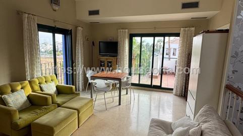 Foto 3 de Piso de alquiler en Nueva Alcántara, Málaga