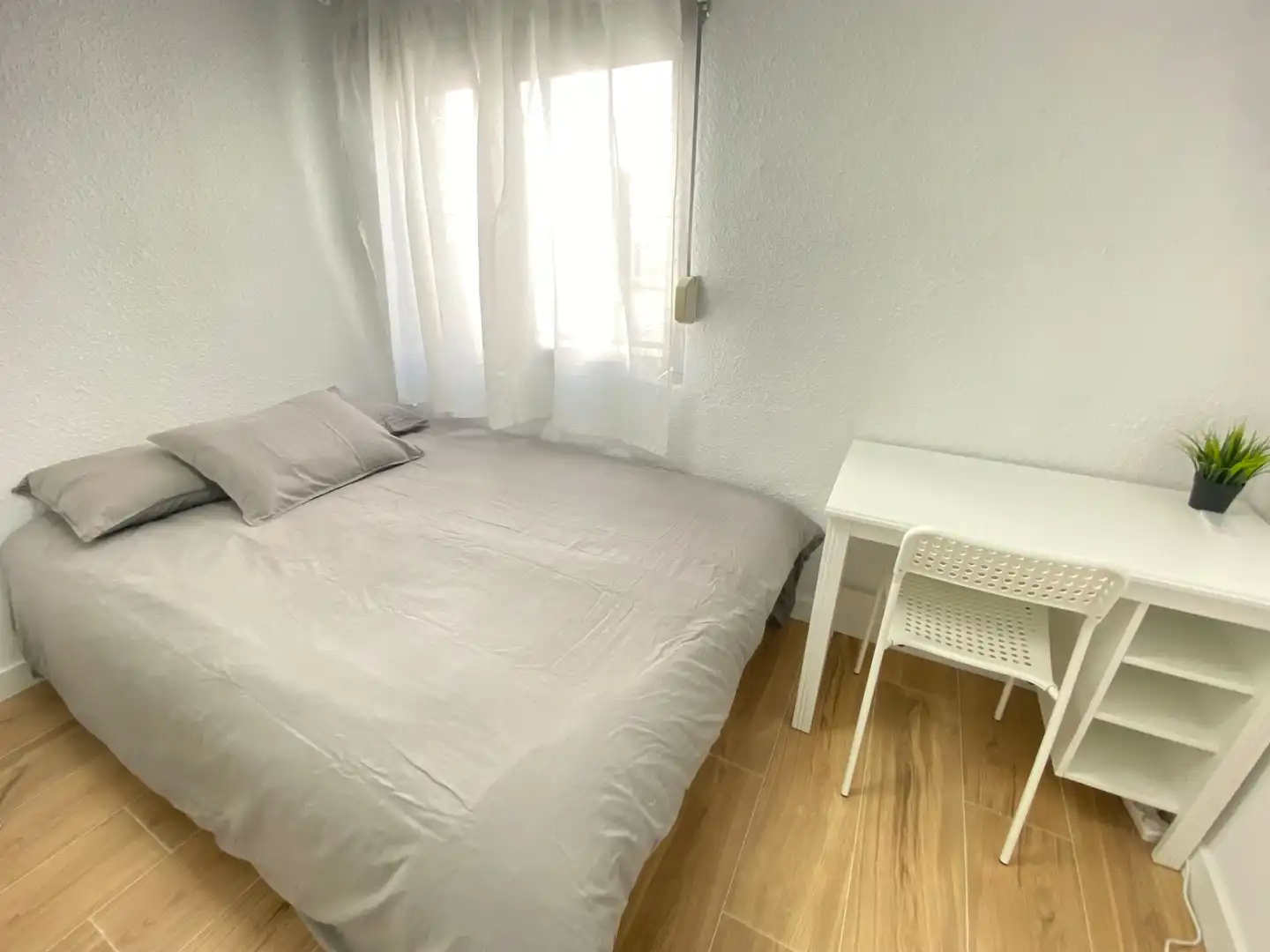 Room in Avenida de la Albufera, 143, Numancia