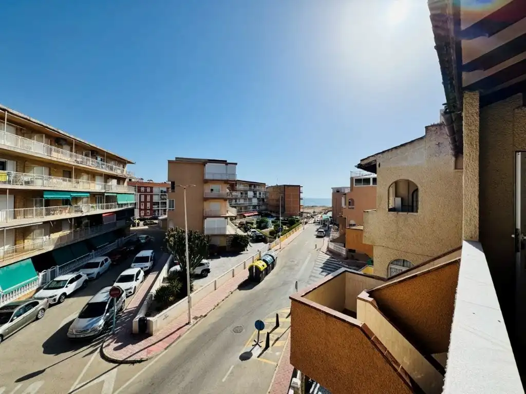 Vista exterior de Casa adosada en venda en Torrevieja