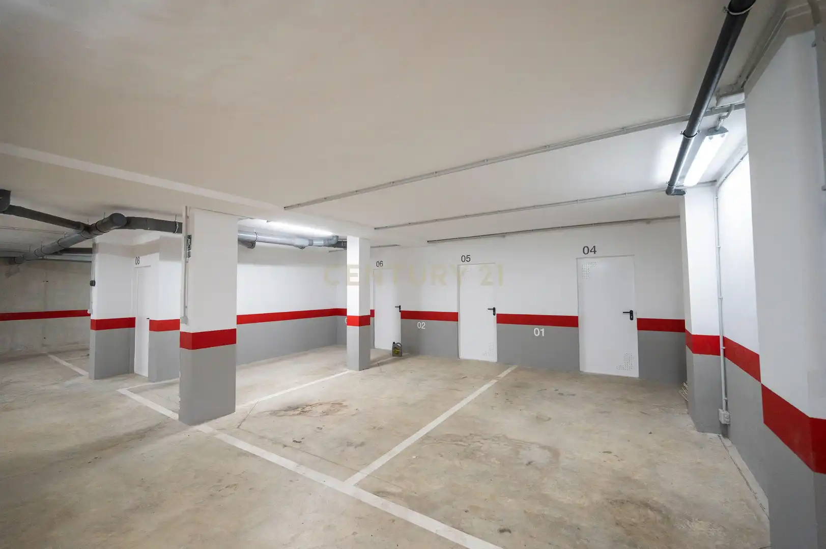 Parkplatz von Wohnungen zur Miete in Santa Eulària des Riu mit Klimaanlage, Ofen und Waschmaschine