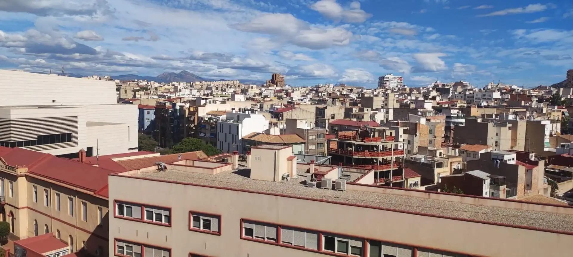 Außenansicht von Wohnungen zum Verkauf in Alicante / Alacant mit Klimaanlage, Heizung und Terrasse