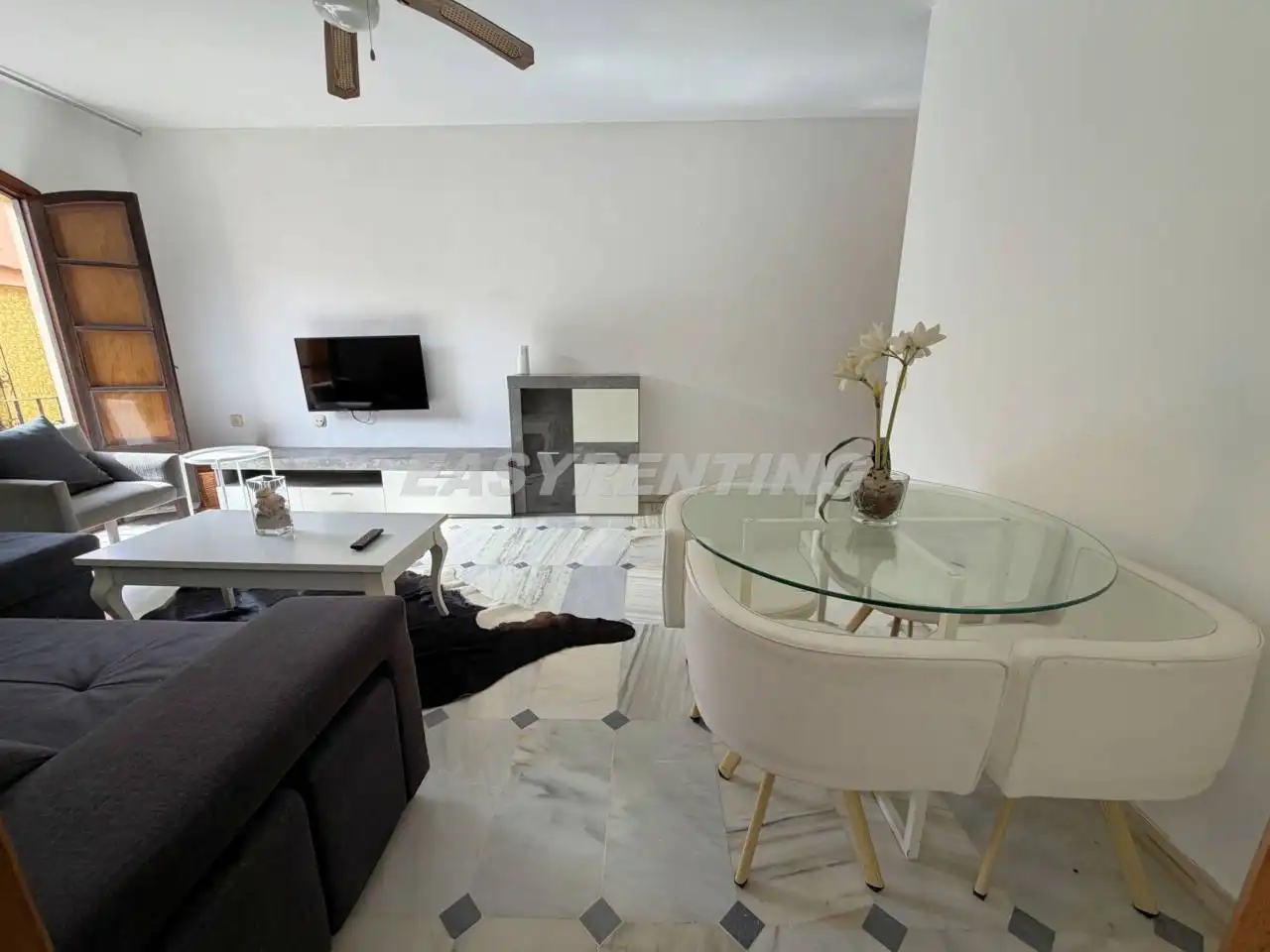 Sala d'estar de Apartament en venda en La Línea de la Concepción amb Terrassa, Traster i Moblat