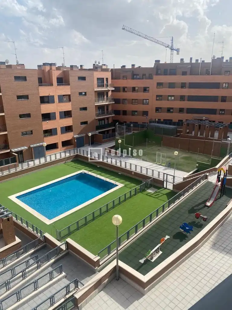 Piscina de Pis en venda en Arroyo de la Encomienda amb Jardí privat, Traster i Piscina