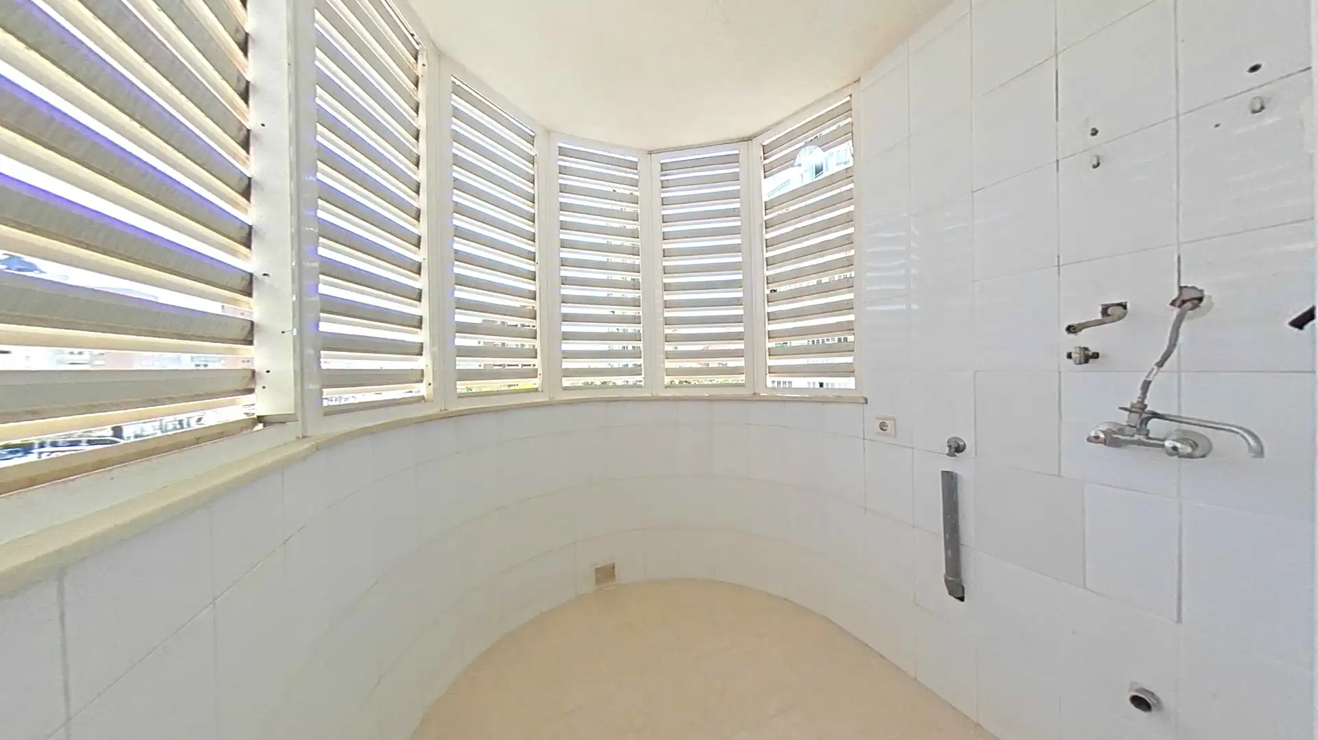 Baño de Piso en venta en Benidorm con Terraza y Balcón