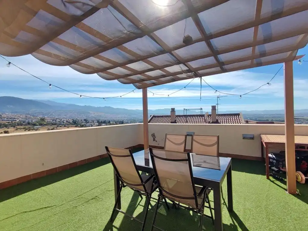 Terrace of Attic for rent in Genil