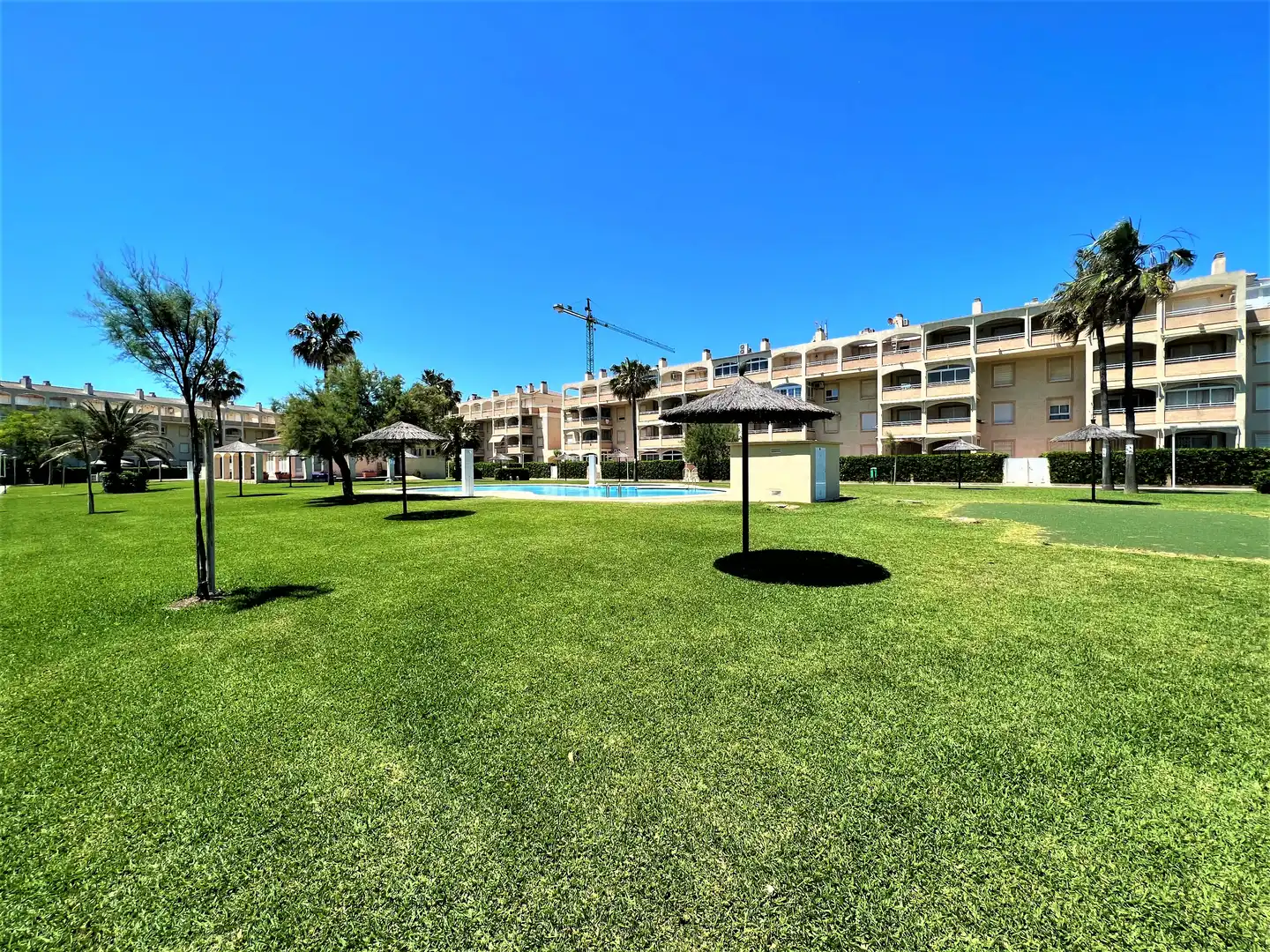Vista exterior de Àtic en venda en Dénia amb Aire condicionat, Calefacció i Jardí privat