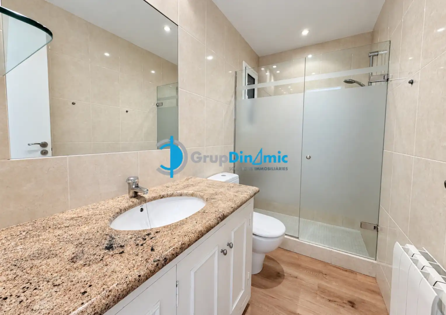 Bathroom of Flat for sale in El Pedró