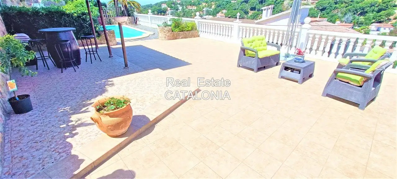 Vista exterior de Casa o xalet en venda en Lloret de Mar amb Calefacció, Jardí privat i Terrassa