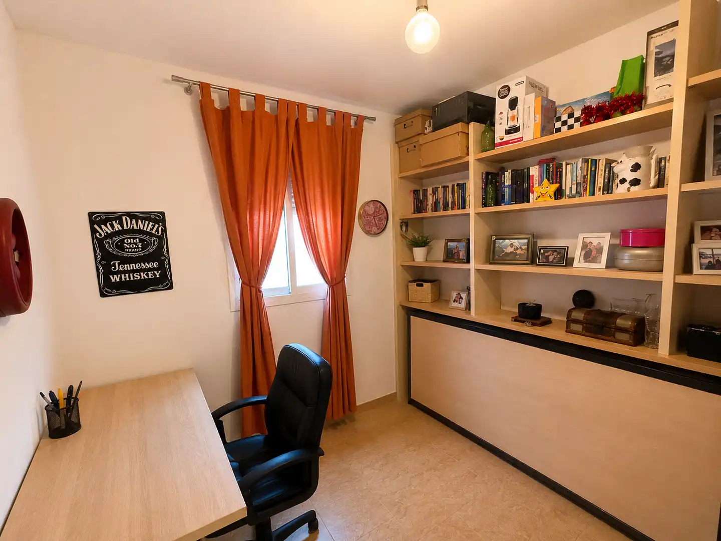 Schlafzimmer von Erdgeschoss zum Verkauf in Cornellà de Llobregat