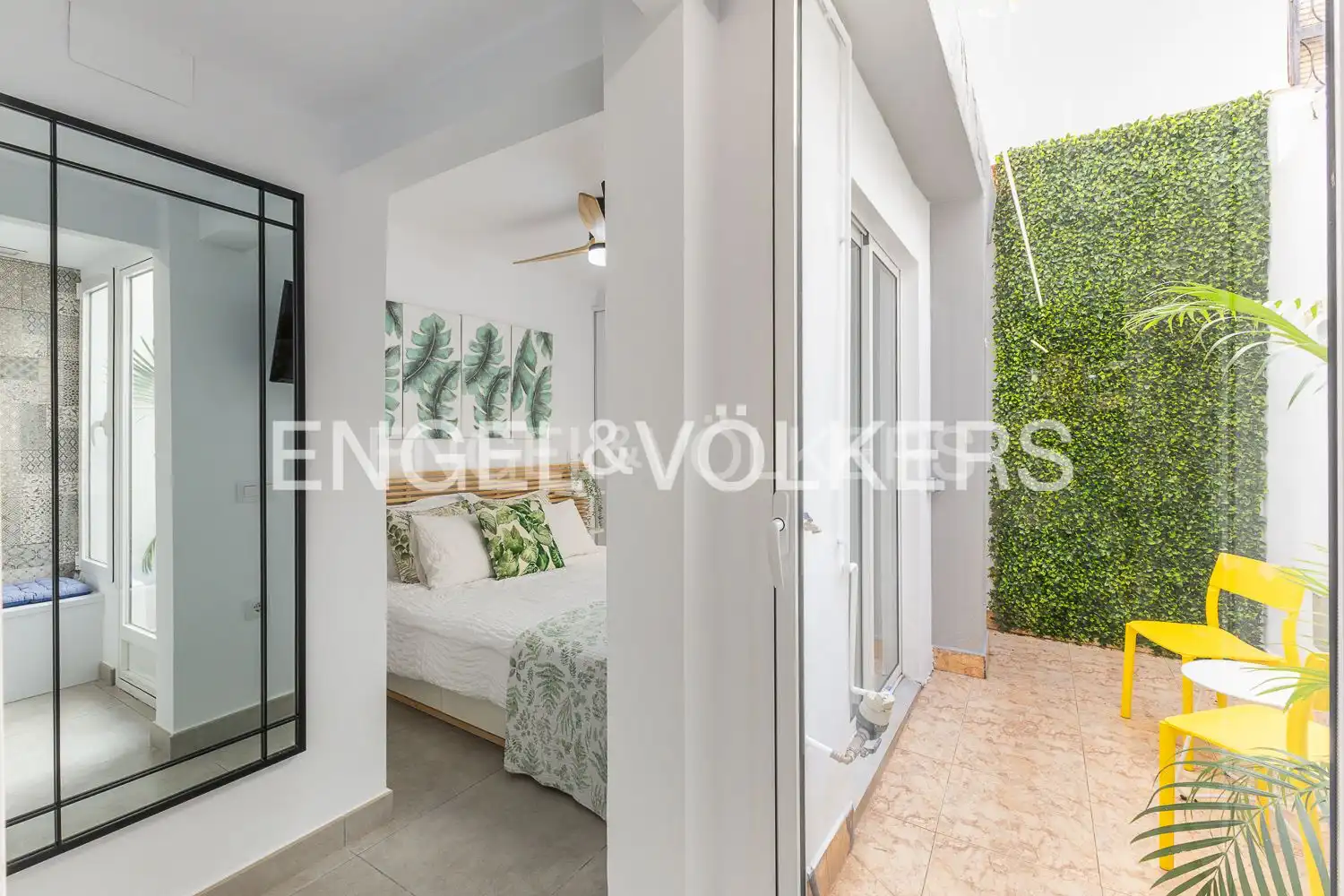 Dormitori de Apartament de lloguer en Valencia amb Aire condicionat, Calefacció i Moblat