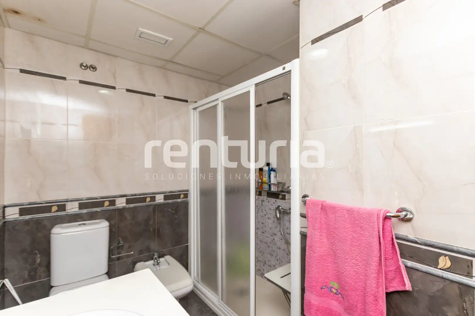 Bathroom of Flat for sale in Valencia  with Air Conditioner, Heating and Terrace