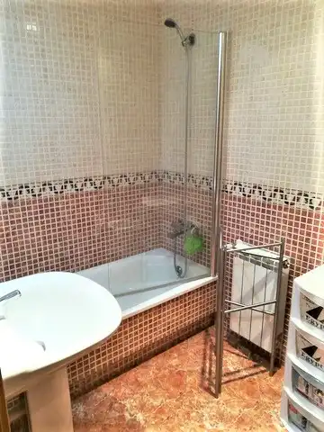 Badezimmer von Wohnung zur Miete in Cáceres mit Klimaanlage, Heizung und Terrasse