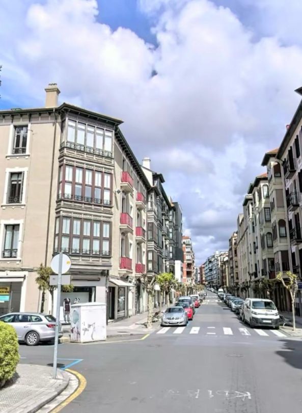 Vista exterior de Local en venda en Getxo  amb Aire condicionat