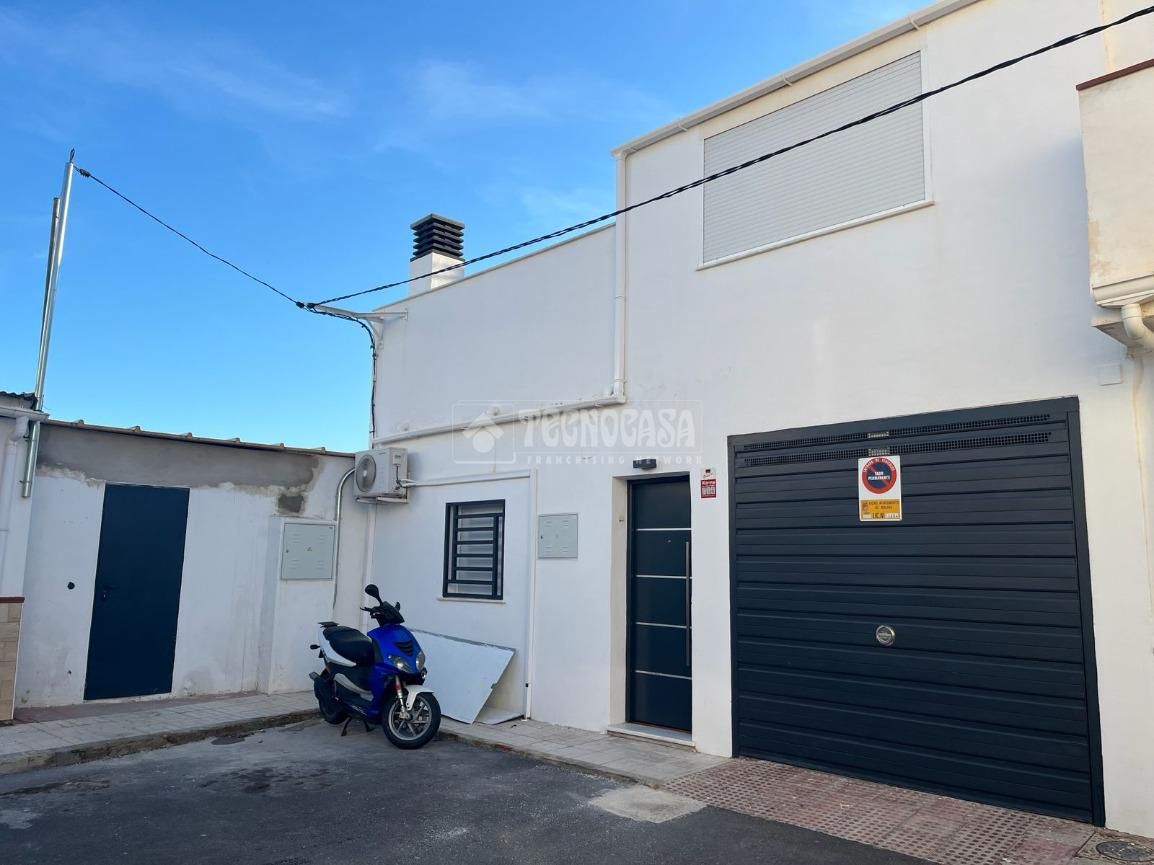 Exterior view of House or chalet for sale in Málaga Capital  with Air Conditioner, Terrace and Furnished