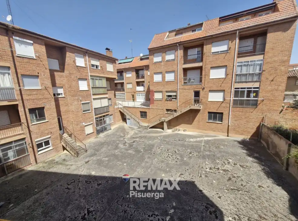 Vista exterior de Piso en venta en Benavente con Terraza y Balcón