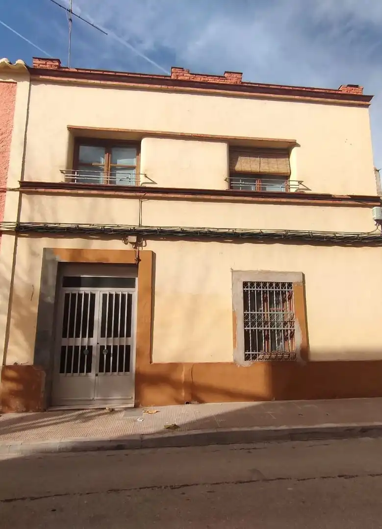 Vista exterior de Casa o chalet en venta en Valdepeñas con Terraza