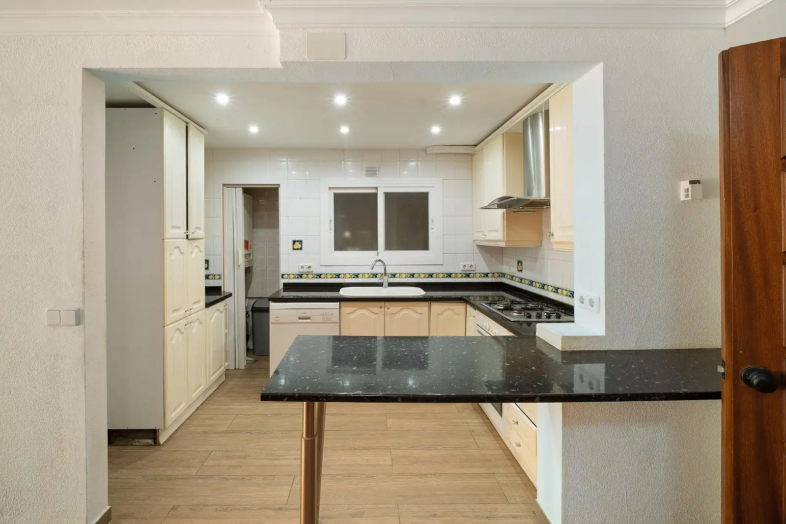 Cuina de Apartament en venda en Calvià amb Aire condicionat, Calefacció i Jardí privat