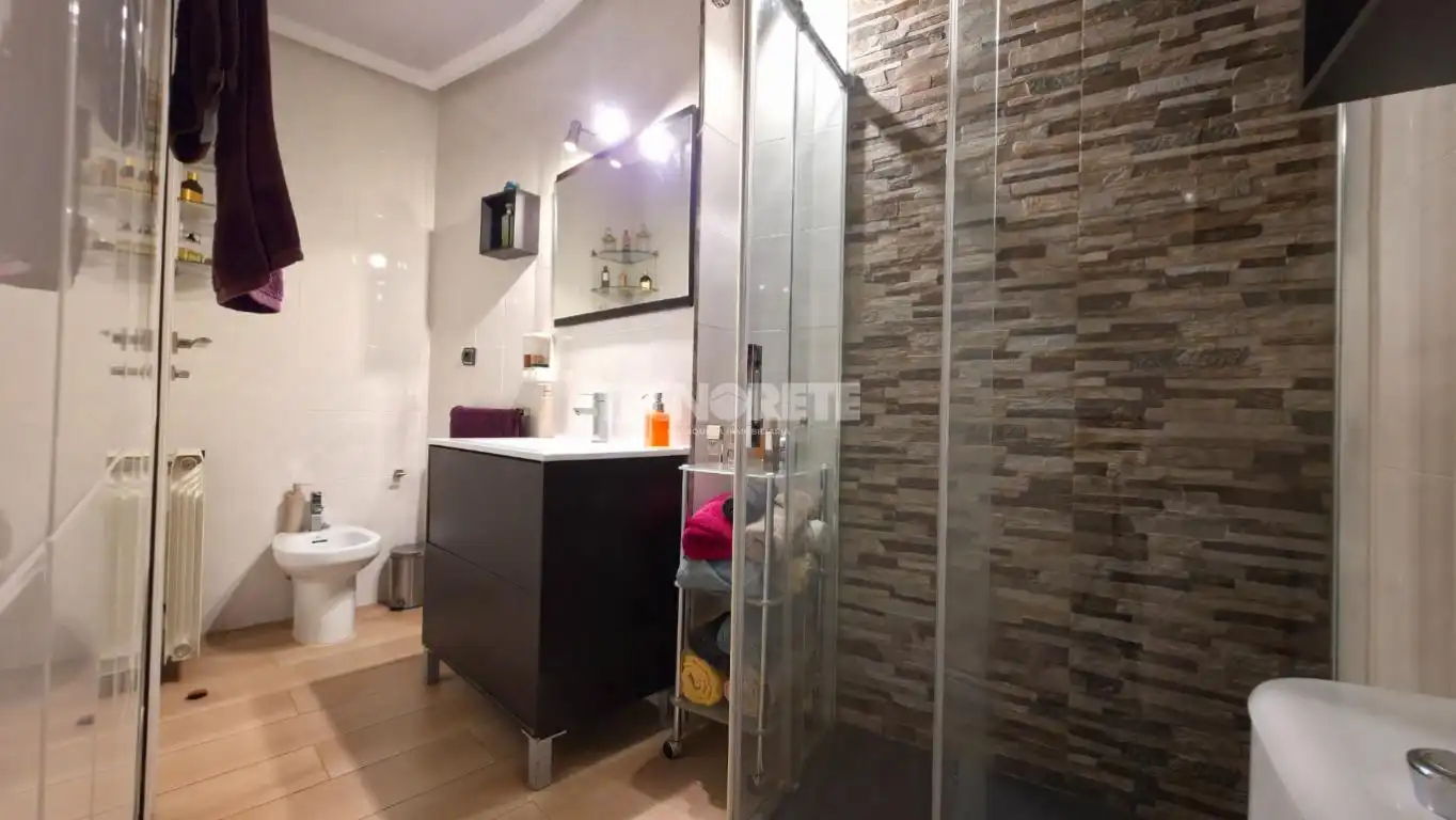 Baño de Piso en venta en Guadalajara con Aire acondicionado, Calefacción y Balcón