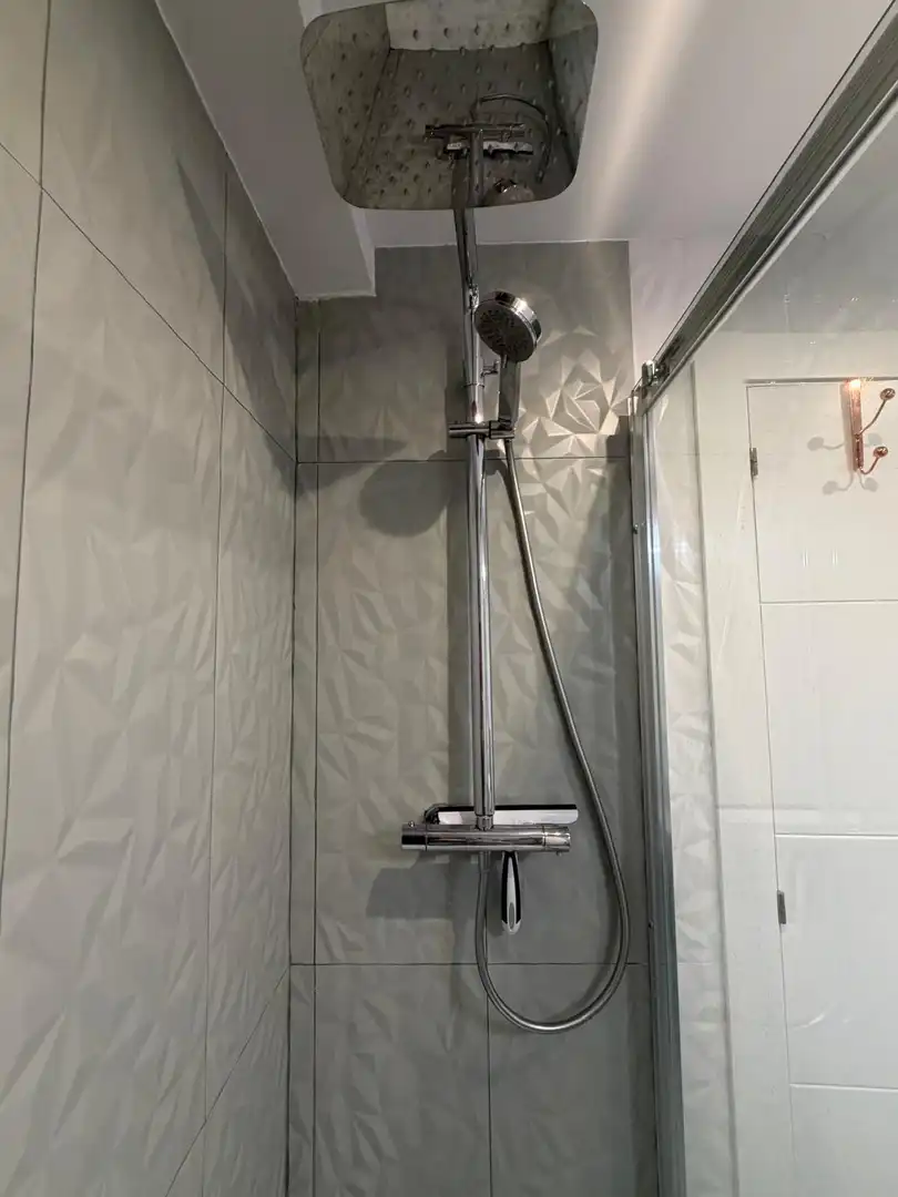Badezimmer von Wohnung zur Miete in Gijón  mit Heizung, Terrasse und Balkon